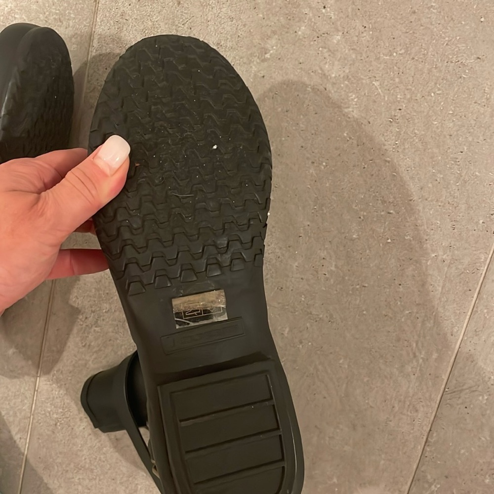 Burberry rain boots - Picture 8 of 11